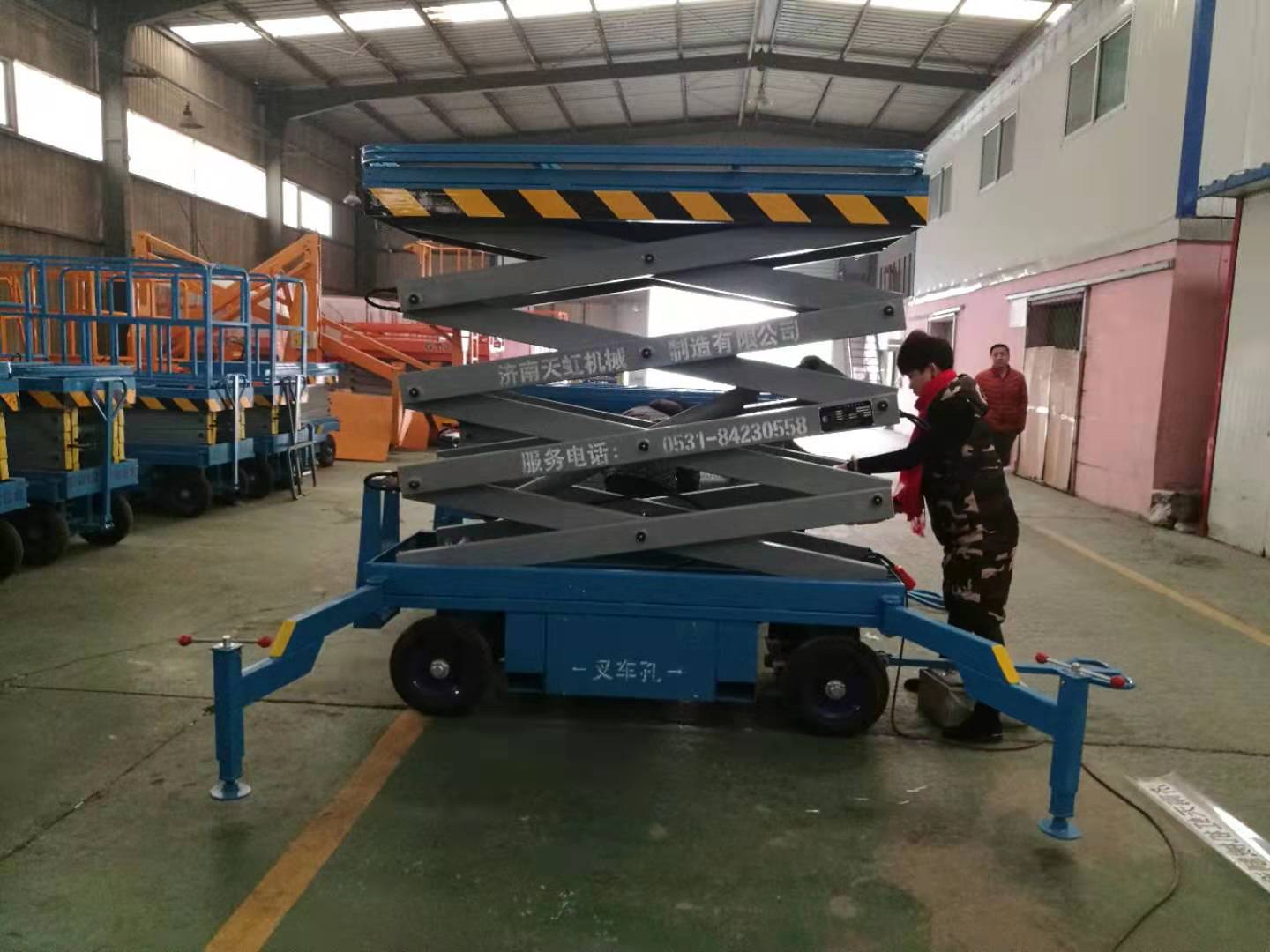 移動(dòng)剪叉式升降平臺(tái)